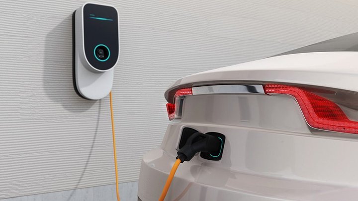 AOU-cobalt-electric-car