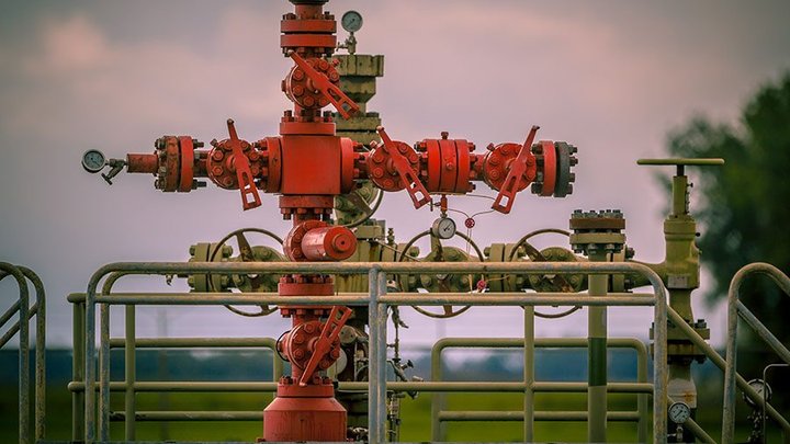 Gas field well head vintage